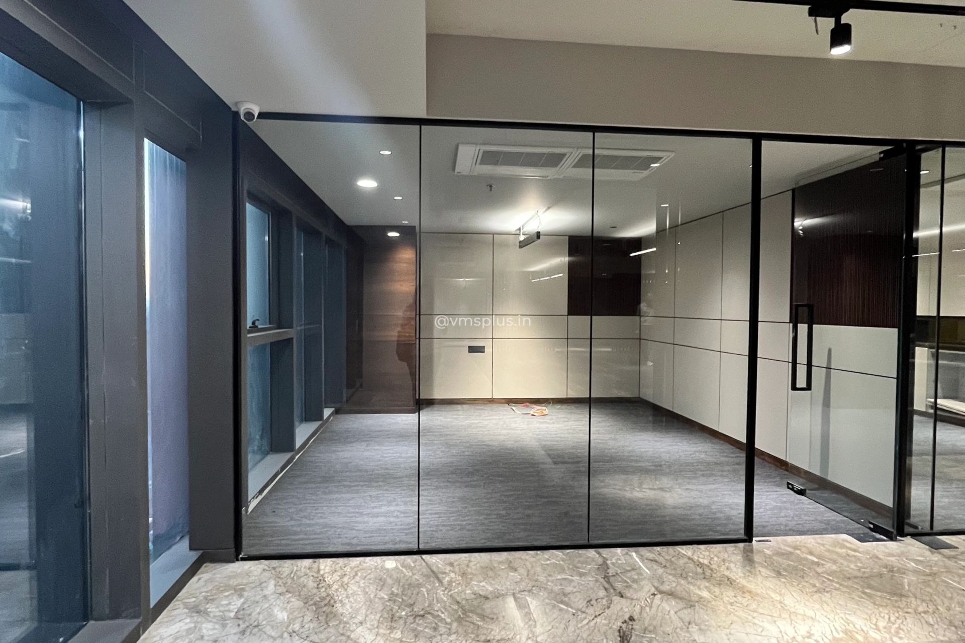 The Benefits Of Using Glass Partitions in Office Interior Design